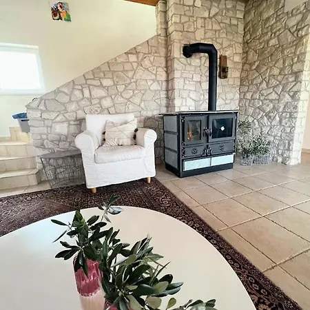 Апартаменты Beautiful With A Dreamlike Garden And Pool Лабин