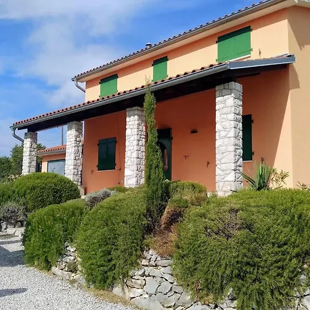 Apartmán Beautiful With A Dreamlike Garden And Pool