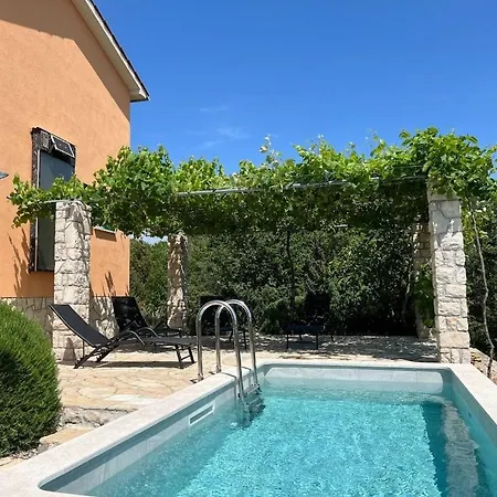Beautiful With A Dreamlike Garden And Pool * Лабин