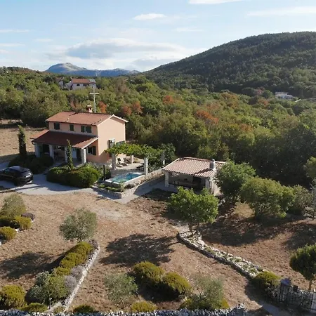 Apartmán Beautiful With A Dreamlike Garden And Pool