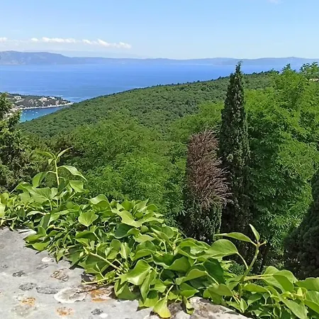 Апартаменты Beautiful With A Dreamlike Garden And Pool Лабин